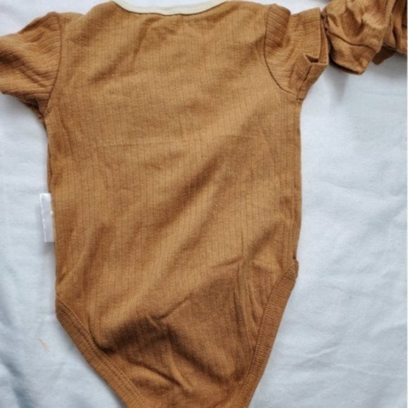 Tahari Baby 3 pcs lot  pant set with hat. Size 6-9months. - Picture 4 of 9